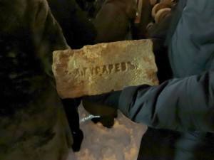 кремл. кирпич)